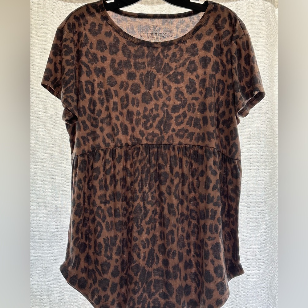 Leopard print maternity blouse size M.
